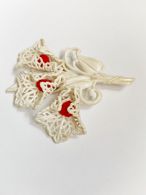 Vintage White Celluloid Lace Petal Flower Brooch … - image 5