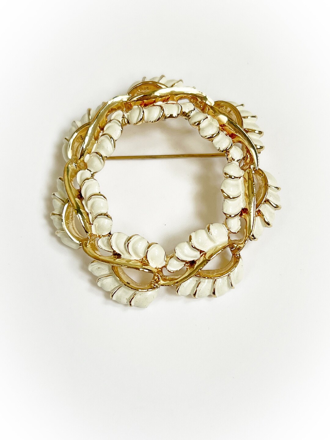 Broche Vintage En Métal Argenté Forme Feuille - Occasion Avec Traces D'usure Normales