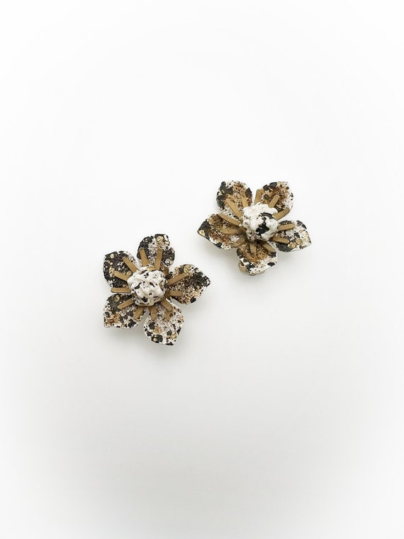 Vintage Coro Splatter Paint Flower Clip On Earrin… - image 1