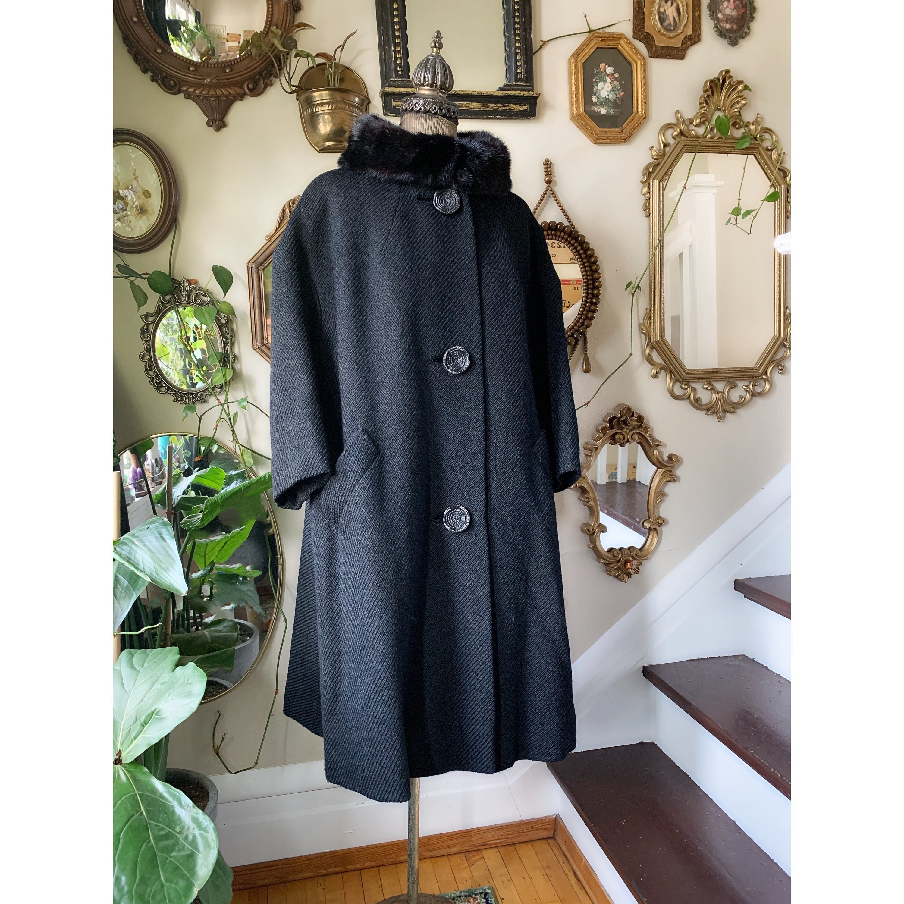 Vintage 1950s Union Made Black Coat With Fur Collar and Large 