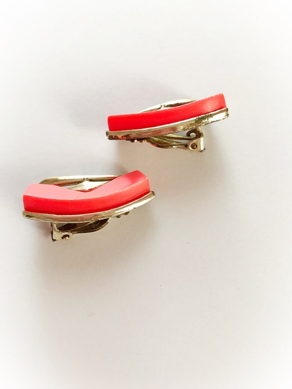 Vintage Neon Orange Plastic Earrings Clip On - image 3