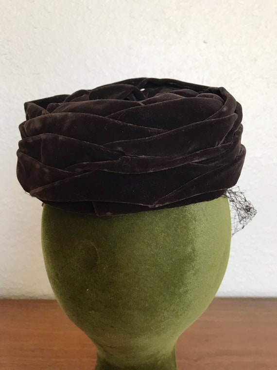 Vintage Brown Velvet Pillbox Hat with Veil - image 5