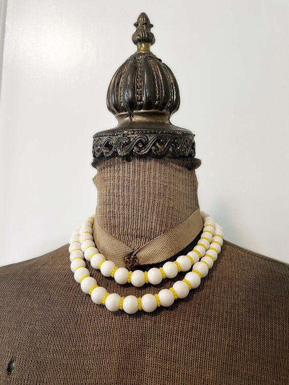 Vintage Hong Kong White and Yellow Plastic Bead D… - image 3