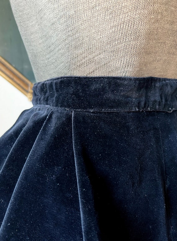 Vintage by Petti Black Velvet Circle Skirt - image 3