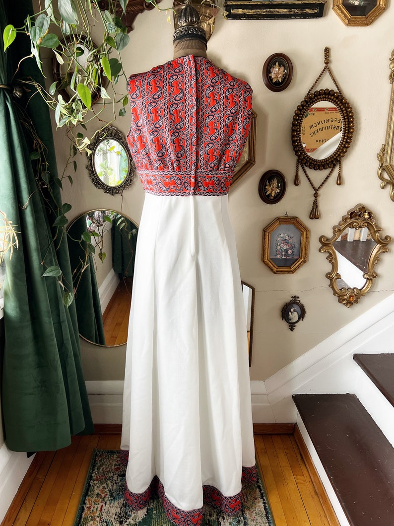 Vintage 1970s Sleeveless Polyester Paisley Maxi Dress image 9