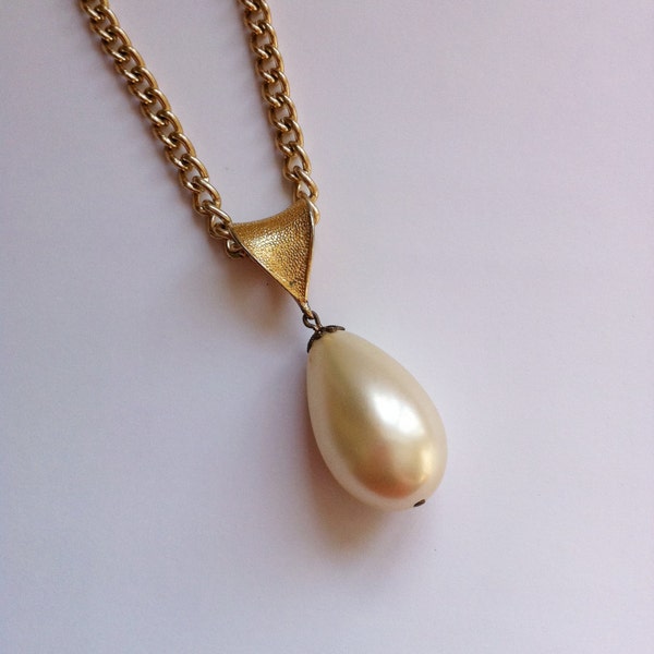 Vintage Large Faux Pearl Drop Necklace with Gold Tone Chain