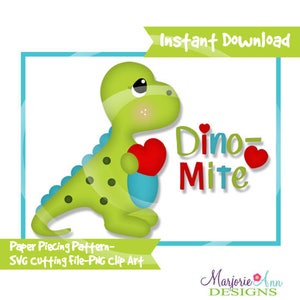 Puede incluir: Un dinosaurio verde sosteniendo un corazón rojo con el texto "Dino-Mite" en letras rojas y verdes. La imagen es un patrón de piezas de papel, un archivo de corte SVG y un clip art PNG.