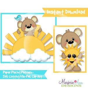 Può includere: Un modello di patchwork di carta con un orso marrone che tiene un sole giallo con un viso sorridente. L'orso è anche mostrato seduto su un sole giallo con un uccello blu che vola sopra. Il testo "Download immediato" e "Modello di patchwork di carta - File di taglio SVG - Clip art PNG" è incluso nell'immagine.