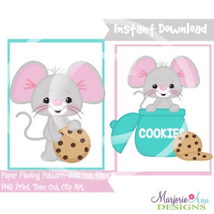 Può includere: Un topo grigio che tiene un biscotto con gocce di cioccolato. Il topo sorride e ha le orecchie rosa. Lo sfondo è bianco. Il testo "Download immediato" è nella parte superiore dell'immagine. Il testo "COOKIES" è su un barattolo turchese. Il testo "Modello di patchwork di carta - File di taglio SVG - Stampa e taglia PNG - Clip art" è nella parte inferiore dell'immagine. Il testo "Marjorie Ann DESIGNS" è nella parte inferiore destra dell'immagine.