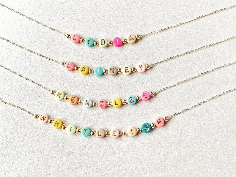 Collier prénom avec perles de couleurs vives, Collier prénom personnalisé fille, Collier prénom en perles de roche, Perles prénom en or délicates, Bijoux pour enfants, Cadeau de Noël image 3