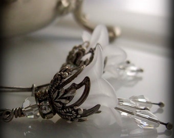 White Flower Earrings, Bridal Jewelry, Vintage Style, Victorian Style, Silver Crystal