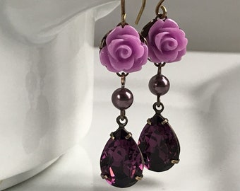 Lavendel Rose Ohrringe, Swarovski Amethyst Kristallohrringe, Februar Geburtstag, Muttertag, Geschenk für Gärtner, Vintage-Stil Ohrringe