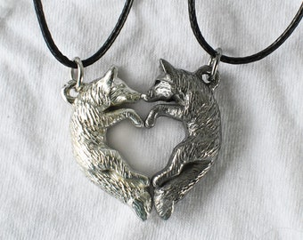 Pewter Fox Couples Necklaces Love Heart Kissing Couple