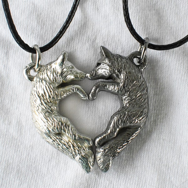 Pewter Fox Couples Necklaces Love Heart Kissing Couple