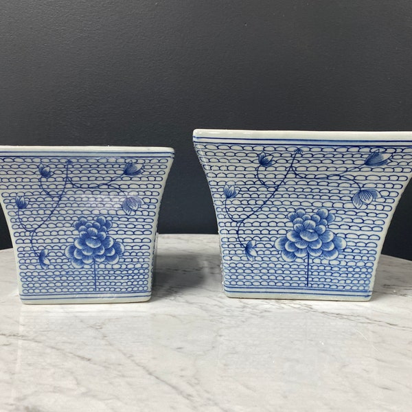Chinoiserie Blue and White Porcelain Cachepot
