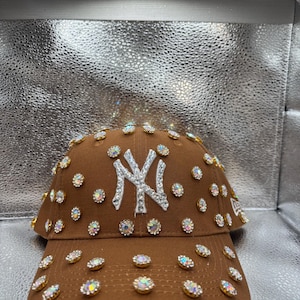 Blinged out Brown NY yankees hat w/ Blinged out NY yankees sign