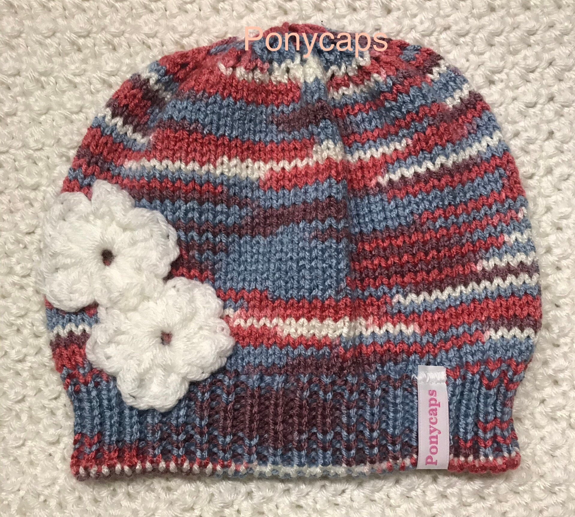 Blauw/Koraal/Witte Ponycap met Witte Bloemen