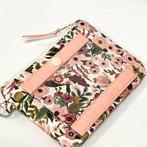 Portefeuille zippé pour carte d'identité, pochette pour porte-monnaie. Portefeuille mince et minimaliste pour carte d'étudiant Rifle Paper Co. Garden Party Petite Rose