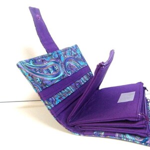 Cartera plegable alargada con sobre para efectivo para el sistema de presupuesto Dave Ramsey, con estampado de cachemira azul y morado.