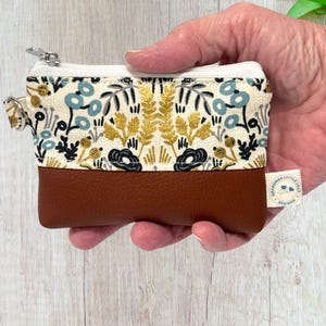 Petite pochette à fermeture éclair, porte-monnaie, porte-cartes, pochette pour bulles d'air, organiseur de sac à main, sac à bandoulière et sac à bijoux Menagerie Tapestry Rifle Paper Co.