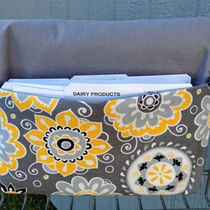 Organizador de cupones / Organizador de presupuesto Cartera para cupones - Se adhiere a su carrito de compras - Diseño floral de margaritas grises y amarillas - Forro gris