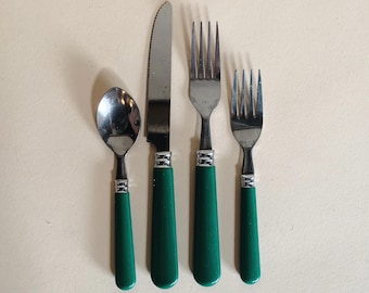 GREEN FLATWARE SET // 6 Table Settings and 1 Serving Set, 30 pieces Included
