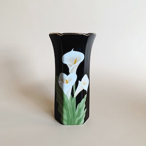 BLACK LILY VASE