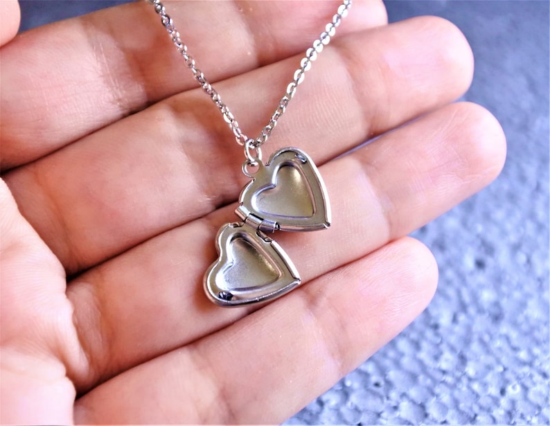 SALE Tiny silver heart locket necklace, small silver heart photo locket, stainless steel locket necklace, victorian, vintage style, minimal zdjęcie 3
