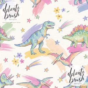 Puede incluir: Patrón de dinosaurios en acuarela con un T-Rex, un Estegosaurio y un Pterodáctilo. El diseño incluye estrellas, flores y estrellas fugaces sobre un fondo blanco con pinceladas pastel. El texto "delicate brush designs" está presente.