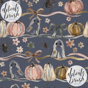 Puede incluir: Un patrón repetitivo con ilustraciones de acuarela de calabazas, fantasmas, arañas, lazos y flores. El diseño tiene un fondo azul oscuro con el texto "delicate brush designs" en un logotipo circular.