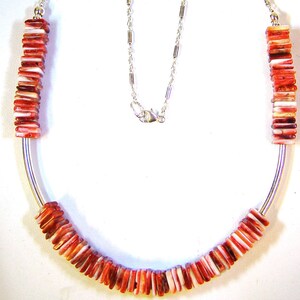 collier d'huîtres épineuses, empilé, avec boucles d'oreilles, le tout en argent sterling. coloré, rare
