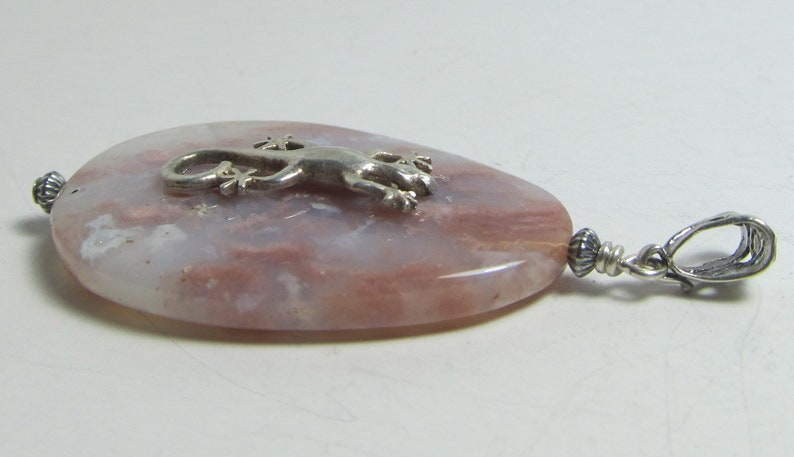 gekko on agate stone sterling silver pendant