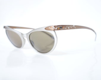 Avant Garde Cat Eye Eyeglasses – Brushed Silver 1960s Space Age Glasses – Silver Cateye Eyeglasses – 60s Sci Fi Sunglasses