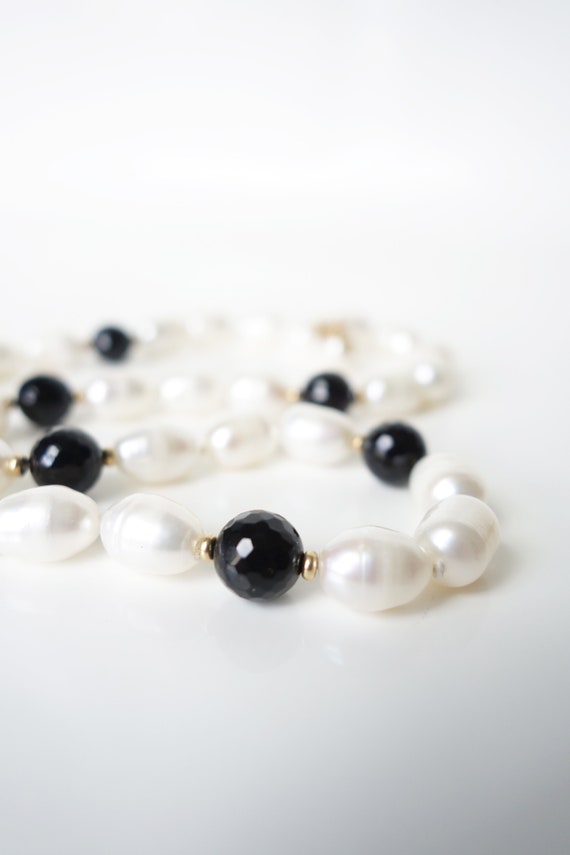 Freshwater Pearl Classic Black and White Ball Neck