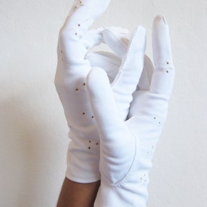 Eyelet Lace Gloves 1950s White Cotton Cut Out Snow White Wrist Floral 50s Mid Century Mad Men Chic