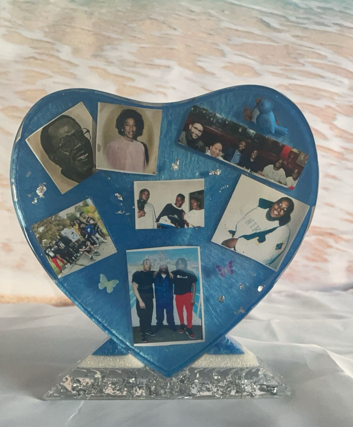 Stand up resin heart