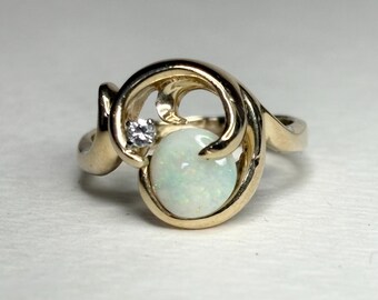 Australian Opal and Diamond Free-form Ring Solid 14k Gold 5g size 7.5