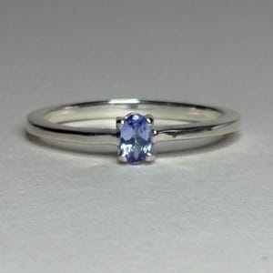 Tanzanite Oval Solitaire Sterling Sterling Silver Ring size 8