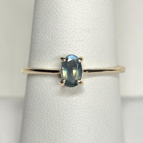 Natural Good Color Change Alexandrite Chrysoberyl Solitaire Oval Ring in Solid 10k Gold size 8