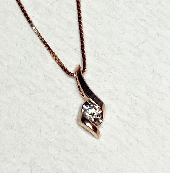 Sirena Diamond TINY solitaire pendant necklace wit