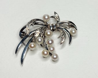 Vintage Japanese Akoya Cultured Pearl Bow Brooch in Sterling Silver