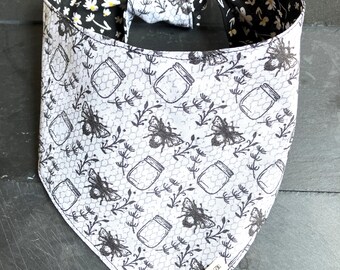Handmade Bumble Bee and Daisies Summer Dog Bandana: reversible tie and snap, floral print