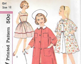 Patrón de costura vintage Simplicity 3331 para vestido de niña con falda acampanada y abrigo, años 60. Tallas 10-12. Contorno de pecho: 28-30. Sin cortar.