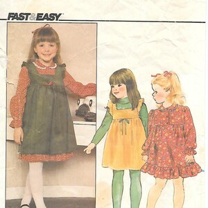 Molde de costura vintage Butterick 4513 para vestido e avental com babados para meninas, década de 1980, tamanhos 3 a 5, busto de 22 a 24.