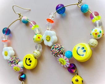 Kidcore Whimsical Smiley Face Retro Mushroom Flower Happy Hoop Earrings, Kitsch Jewelry, kawaii, Daisy Earrings, Y2K, 90s Boho