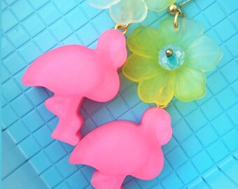 Pink Flamingo Earrings, Kitsch Earrings, Kawaii Jewelry, Flower Earrings, Tropical Earrings, Florida, Pinup Jewelry, Retro Jewelry, 90s