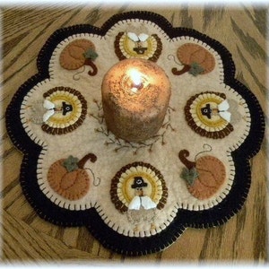 Little Pilgrims Thanksgiving Penny Rug/Candle mat MAILED PAPER PATTERN