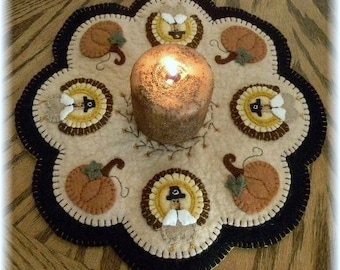 Little Pilgrims Thanksgiving Penny Rug/Candle mat MAILED PAPER PATTERN