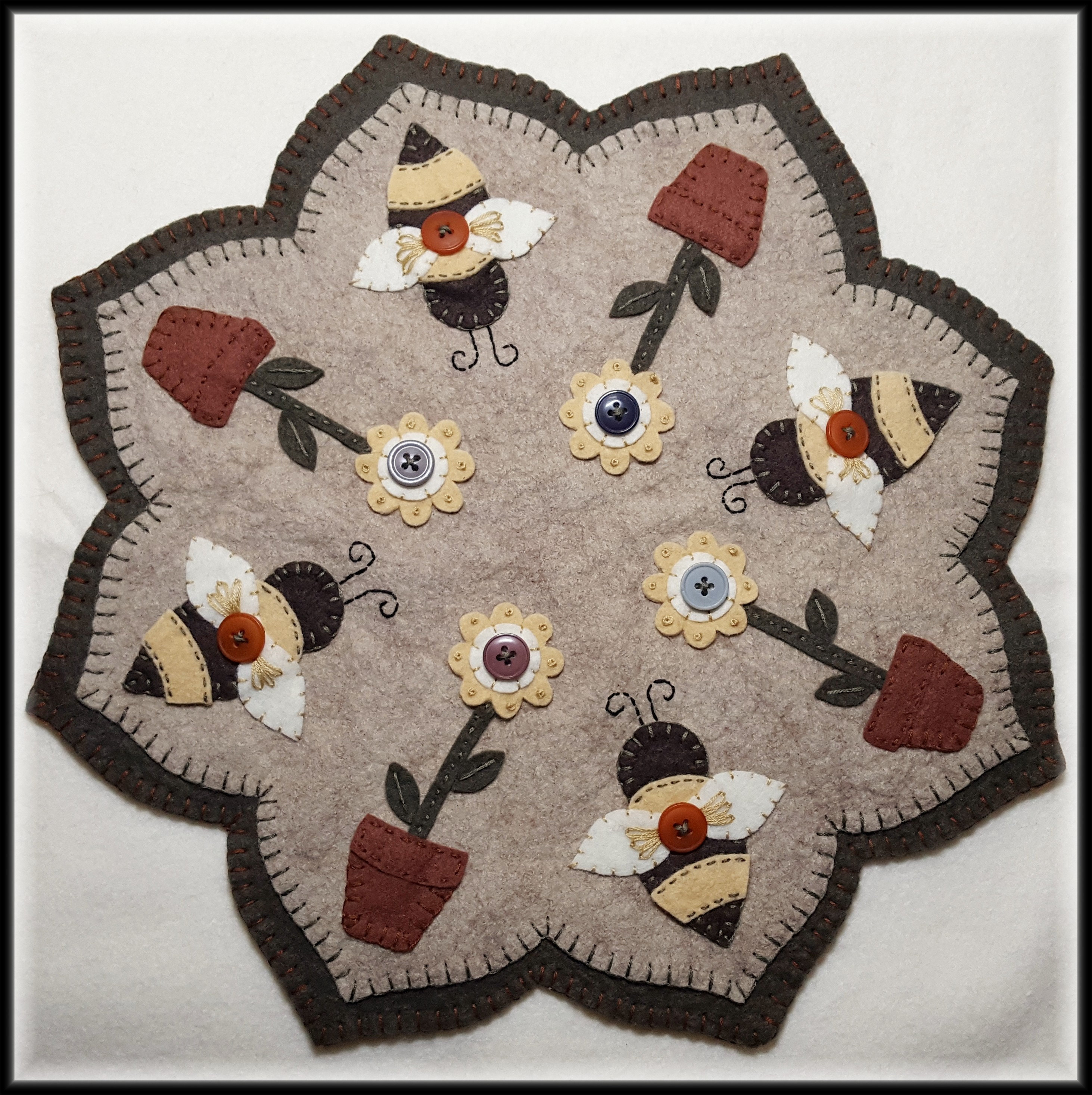 Buttons and Bees~bumble Bee Potted Flowers Table Mat/candle Mat ...