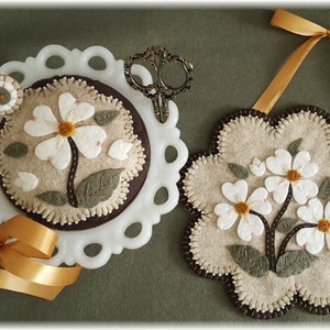 Pretty Petals~ Dogwood Table/Wall Mat/Pincushion/Stick Pin MAILED PATTERN
